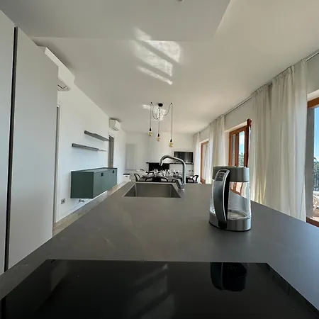 Exclusive Designer Facing Palmaria Island Spacious Scenic Terrace Bright Modern Interiors Fully Equipped Kitchen Air Conditioning Private Parking Up To 6 Guests *