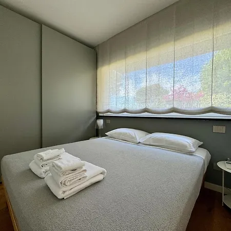 Exclusive Designer Facing Palmaria Island Spacious Scenic Terrace Bright Modern Interiors Fully Equipped Kitchen Air Conditioning Private Parking Up To 6 Guests