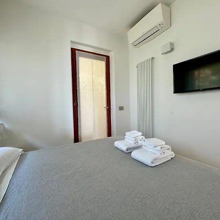 Exclusive Designer Facing Palmaria Island Spacious Scenic Terrace Bright Modern Interiors Fully Equipped Kitchen Air Conditioning Private Parking Up To 6 Guests Apartment *