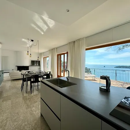 Exclusive Designer Facing Palmaria Island Spacious Scenic Terrace Bright Modern Interiors Fully Equipped Kitchen Air Conditioning Private Parking Up To 6 Guests Apartment