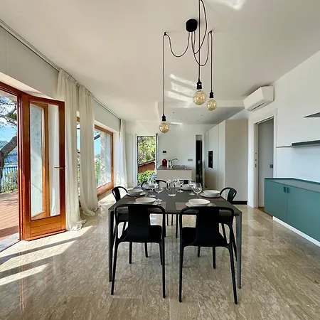 Exclusive Designer Facing Palmaria Island Spacious Scenic Terrace Bright Modern Interiors Fully Equipped Kitchen Air Conditioning Private Parking Up To 6 Guests Apartment *