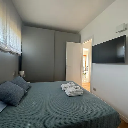Exclusive Designer Facing Palmaria Island Spacious Scenic Terrace Bright Modern Interiors Fully Equipped Kitchen Air Conditioning Private Parking Up To 6 Guests Apartment