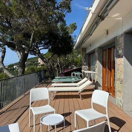 Exclusive Designer Facing Palmaria Island Spacious Scenic Terrace Bright Modern Interiors Fully Equipped Kitchen Air Conditioning Private Parking Up To 6 Guests Apartment