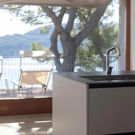 Apartment Exclusive Designer Facing Palmaria Island Spacious Scenic Terrace Bright Modern Interiors Fully Equipped Kitchen Air Conditioning Private Parking Up To 6 Guests