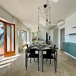 Modern And Elegant With A Spacious Sea View Terrace Overlooking Palmaria Island Bright Designer Interiors Fully Equipped Up To 6 Guests Private Parking Aircon The Comforts For A Perfect Apartamento *