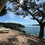 Modern And Elegant With A Spacious Sea View Terrace Overlooking Palmaria Island Bright Designer Interiors Fully Equipped Up To 6 Guests Private Parking Aircon The Comforts For A Perfect *