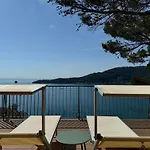 Modern And Elegant With A Spacious Sea View Terrace Overlooking Palmaria Island Bright Designer Interiors Fully Equipped Up To 6 Guests Private Parking Aircon The Comforts For A Perfect *