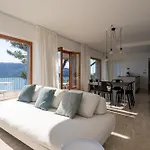 Modern And Elegant With A Spacious Sea View Terrace Overlooking Palmaria Island Bright Designer Interiors Fully Equipped Up To 6 Guests Private Parking Aircon The Comforts For A Perfect *