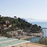 Modern And Elegant With A Spacious Sea View Terrace Overlooking Palmaria Island Bright Designer Interiors Fully Equipped Up To 6 Guests Private Parking Aircon The Comforts For A Perfect Appartement *