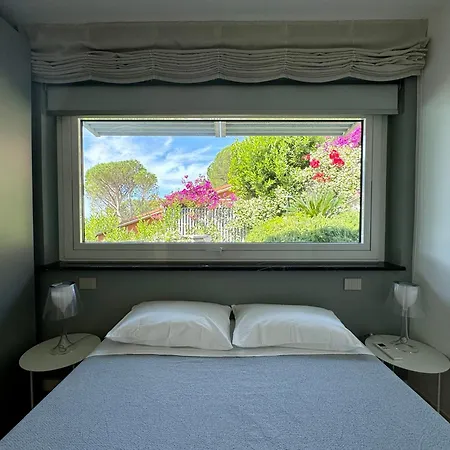 Exclusive Designer Facing Palmaria Island Spacious Scenic Terrace Bright Modern Interiors Fully Equipped Kitchen Air Conditioning Private Parking Up To 6 Guests דירה פורטו ונרה
