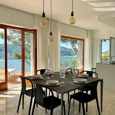 Exclusive Designer Facing Palmaria Island Spacious Scenic Terrace Bright Modern Interiors Fully Equipped Kitchen Air Conditioning Private Parking Up To 6 Guests * ポルトヴェーネレ