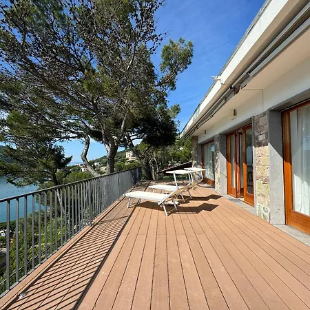Exclusive Designer Facing Palmaria Island Spacious Scenic Terrace Bright Modern Interiors Fully Equipped Kitchen Air Conditioning Private Parking Up To 6 Guests アパート
