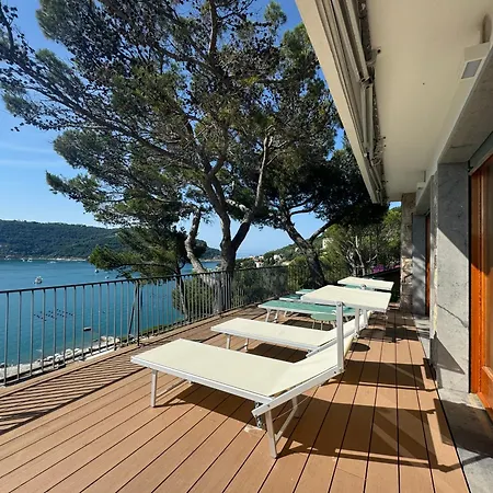 Exclusive Designer Facing Palmaria Island Spacious Scenic Terrace Bright Modern Interiors Fully Equipped Kitchen Air Conditioning Private Parking Up To 6 Guests דירה *
