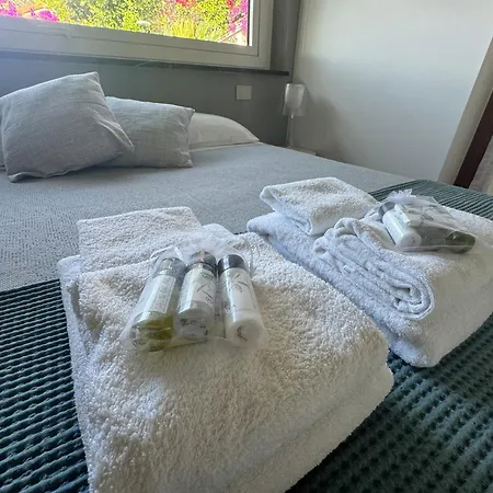 Exclusive Designer Facing Palmaria Island Spacious Scenic Terrace Bright Modern Interiors Fully Equipped Kitchen Air Conditioning Private Parking Up To 6 Guests Appartement *