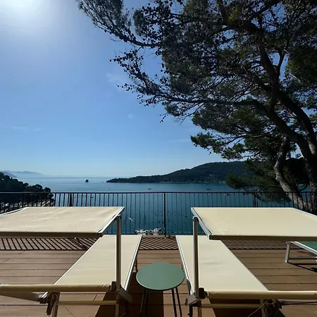 Exclusive Designer Facing Palmaria Island Spacious Scenic Terrace Bright Modern Interiors Fully Equipped Kitchen Air Conditioning Private Parking Up To 6 Guests * ポルトヴェーネレ