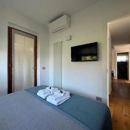Exclusive Designer Facing Palmaria Island Spacious Scenic Terrace Bright Modern Interiors Fully Equipped Kitchen Air Conditioning Private Parking Up To 6 Guests アパート
