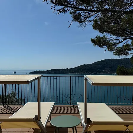 Exclusive Designer Facing Palmaria Island Spacious Scenic Terrace Bright Modern Interiors Fully Equipped Kitchen Air Conditioning Private Parking Up To 6 Guests *