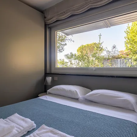 Exclusive Designer Facing Palmaria Island Spacious Scenic Terrace Bright Modern Interiors Fully Equipped Kitchen Air Conditioning Private Parking Up To 6 Guests Appartement