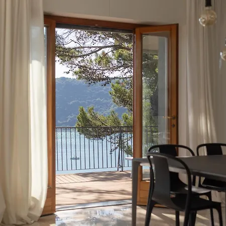 Exclusive Designer Facing Palmaria Island Spacious Scenic Terrace Bright Modern Interiors Fully Equipped Kitchen Air Conditioning Private Parking Up To 6 Guests *