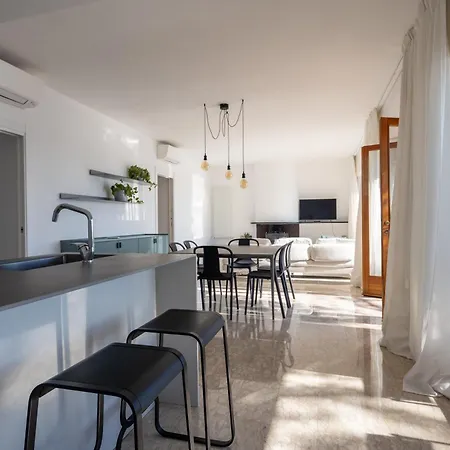 Exclusive Designer Facing Palmaria Island Spacious Scenic Terrace Bright Modern Interiors Fully Equipped Kitchen Air Conditioning Private Parking Up To 6 Guests アパート ポルトヴェーネレ
