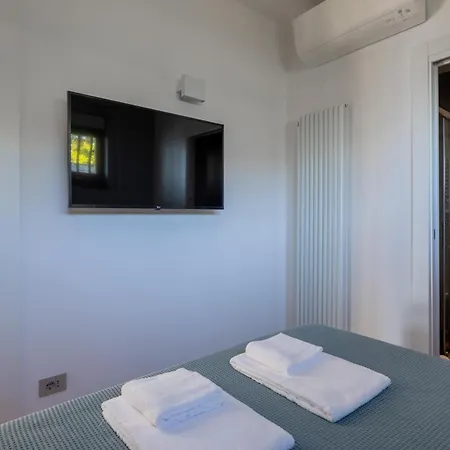 Exclusive Designer Facing Palmaria Island Spacious Scenic Terrace Bright Modern Interiors Fully Equipped Kitchen Air Conditioning Private Parking Up To 6 Guests アパート
