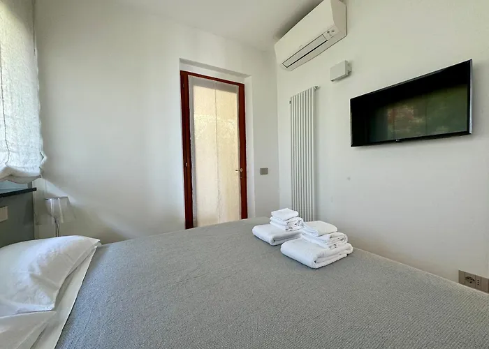 Modern And Elegant With A Spacious Sea View Terrace Overlooking Palmaria Island Bright Designer Interiors Fully Equipped Up To 6 Guests Private Parking Aircon The Comforts For A Perfect Lejlighed *