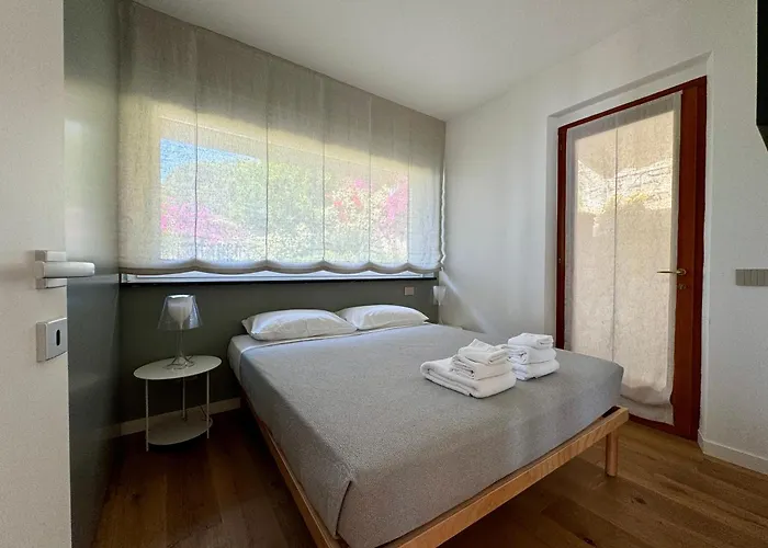 Modern And Elegant With A Spacious Sea View Terrace Overlooking Palmaria Island Bright Designer Interiors Fully Equipped Up To 6 Guests Private Parking Aircon The Comforts For A Perfect Lejlighed Porto Venere