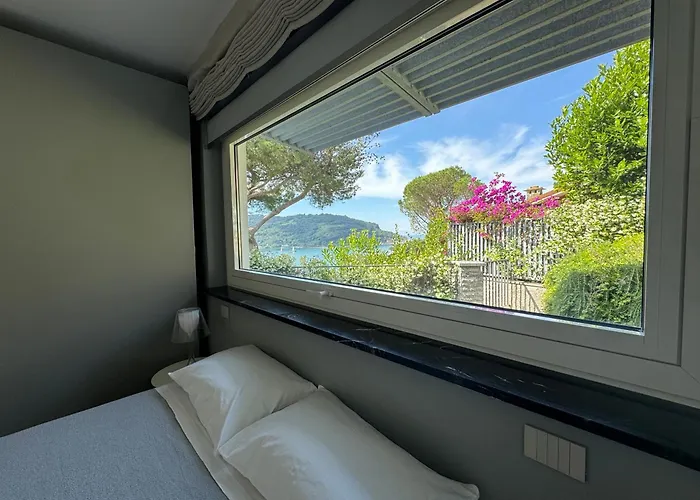 Modern And Elegant With A Spacious Sea View Terrace Overlooking Palmaria Island Bright Designer Interiors Fully Equipped Up To 6 Guests Private Parking Aircon The Comforts For A Perfect *