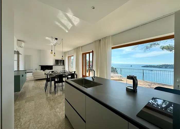 Modern And Elegant With A Spacious Sea View Terrace Overlooking Palmaria Island Bright Designer Interiors Fully Equipped Up To 6 Guests Private Parking Aircon The Comforts For A Perfect Appartamento
