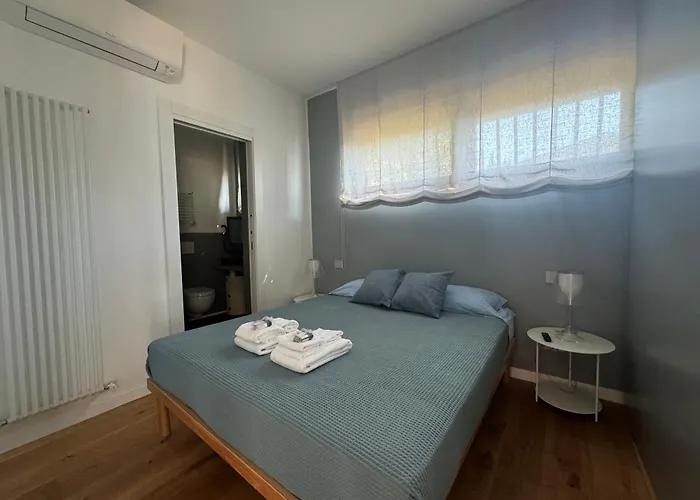 Modern And Elegant With A Spacious Sea View Terrace Overlooking Palmaria Island Bright Designer Interiors Fully Equipped Up To 6 Guests Private Parking Aircon The Comforts For A Perfect Lejlighed *