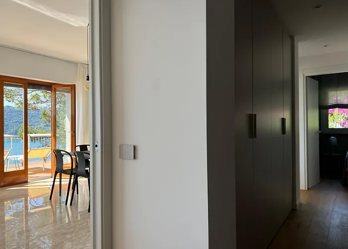 Modern And Elegant With A Spacious Sea View Terrace Overlooking Palmaria Island Bright Designer Interiors Fully Equipped Up To 6 Guests Private Parking Aircon The Comforts For A Perfect Appartamento