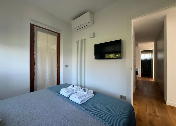 Modern And Elegant With A Spacious Sea View Terrace Overlooking Palmaria Island Bright Designer Interiors Fully Equipped Up To 6 Guests Private Parking Aircon The Comforts For A Perfect Lejlighed