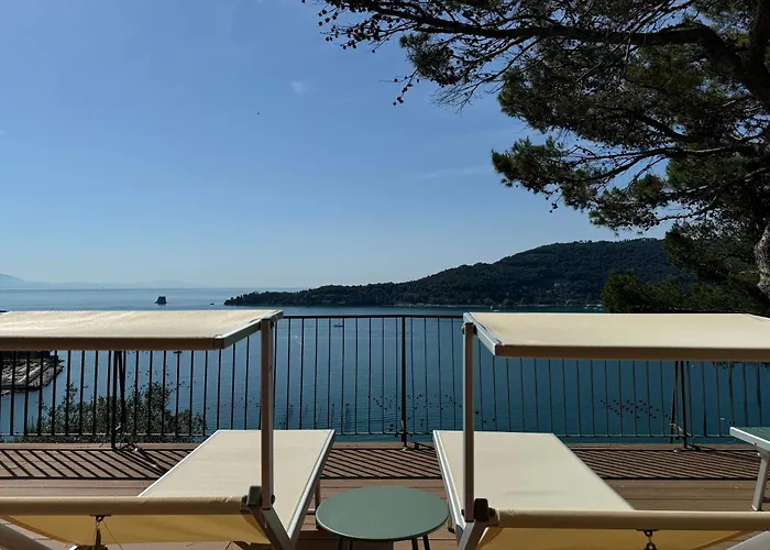 Modern And Elegant With A Spacious Sea View Terrace Overlooking Palmaria Island Bright Designer Interiors Fully Equipped Up To 6 Guests Private Parking Aircon The Comforts For A Perfect *