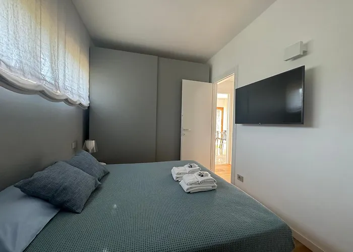 Modern And Elegant With A Spacious Sea View Terrace Overlooking Palmaria Island Bright Designer Interiors Fully Equipped Up To 6 Guests Private Parking Aircon The Comforts For A Perfect Lejlighed