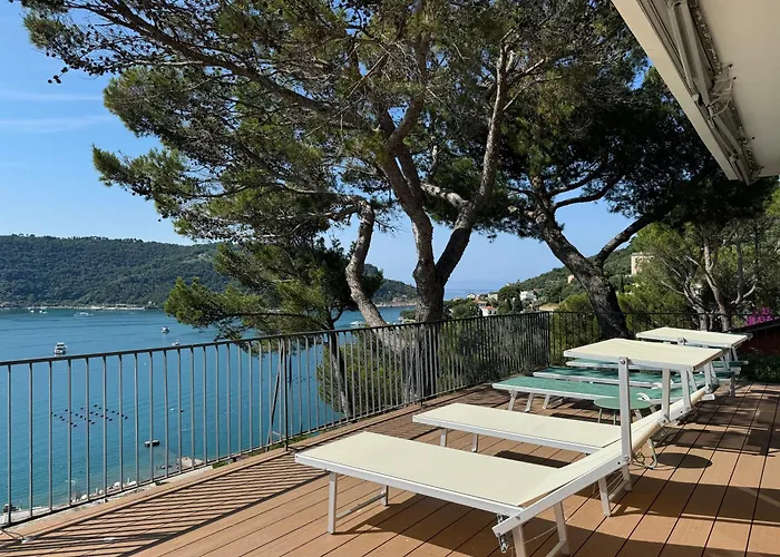 Modern And Elegant With A Spacious Sea View Terrace Overlooking Palmaria Island Bright Designer Interiors Fully Equipped Up To 6 Guests Private Parking Aircon The Comforts For A Perfect Lejlighed *
