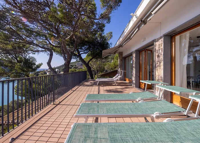 Modern And Elegant With A Spacious Sea View Terrace Overlooking Palmaria Island Bright Designer Interiors Fully Equipped Up To 6 Guests Private Parking Aircon The Comforts For A Perfect