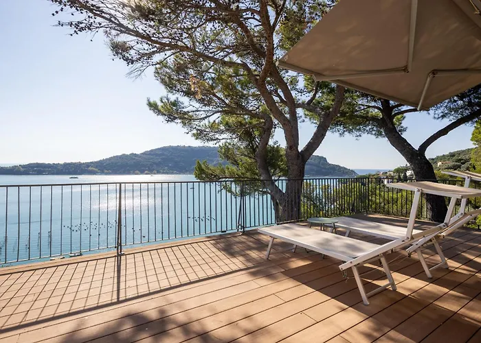 Modern And Elegant With A Spacious Sea View Terrace Overlooking Palmaria Island Bright Designer Interiors Fully Equipped Up To 6 Guests Private Parking Aircon The Comforts For A Perfect Appartamento *
