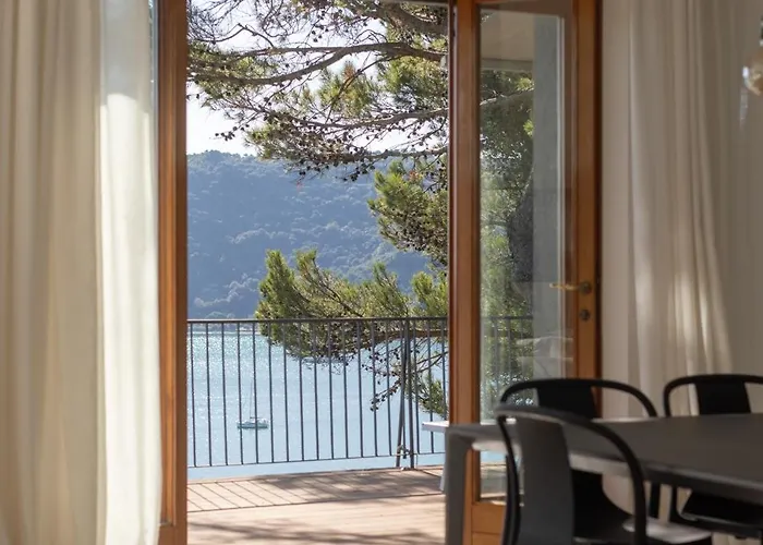 Modern And Elegant With A Spacious Sea View Terrace Overlooking Palmaria Island Bright Designer Interiors Fully Equipped Up To 6 Guests Private Parking Aircon The Comforts For A Perfect *