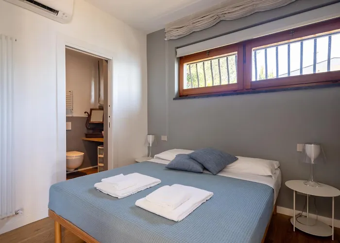 Modern And Elegant With A Spacious Sea View Terrace Overlooking Palmaria Island Bright Designer Interiors Fully Equipped Up To 6 Guests Private Parking Aircon The Comforts For A Perfect *