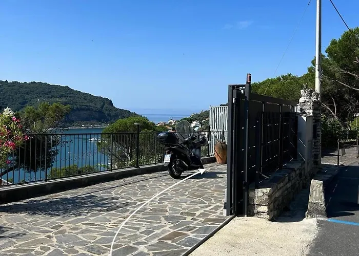 Modern And Elegant With A Spacious Sea View Terrace Overlooking Palmaria Island Bright Designer Interiors Fully Equipped Up To 6 Guests Private Parking Aircon The Comforts For A Perfect Lejlighed *